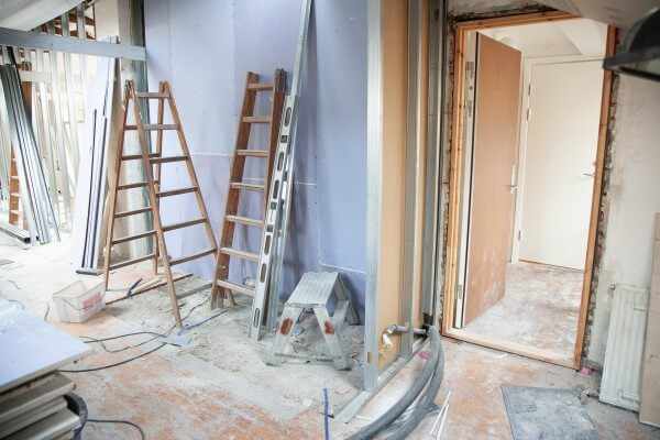 Entreprise de rénovation pour une pose de carrelage et une reprise de peinture à Beuzeville
